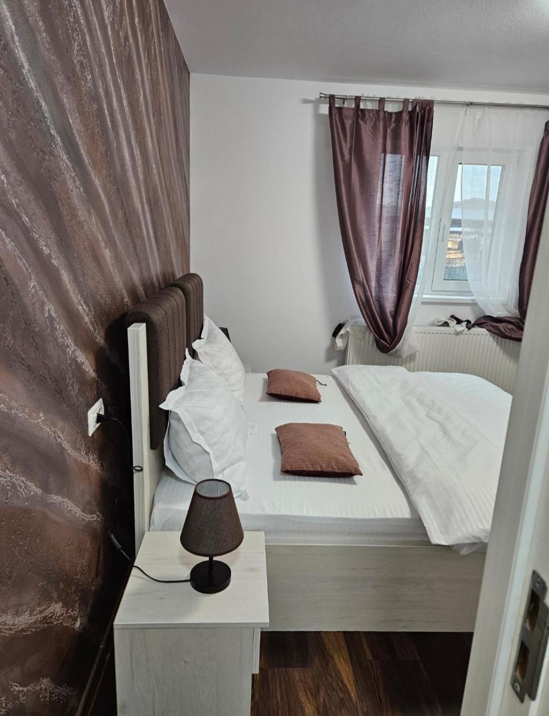 Casa Coco Hotel Curtea De Arges Bagian luar foto